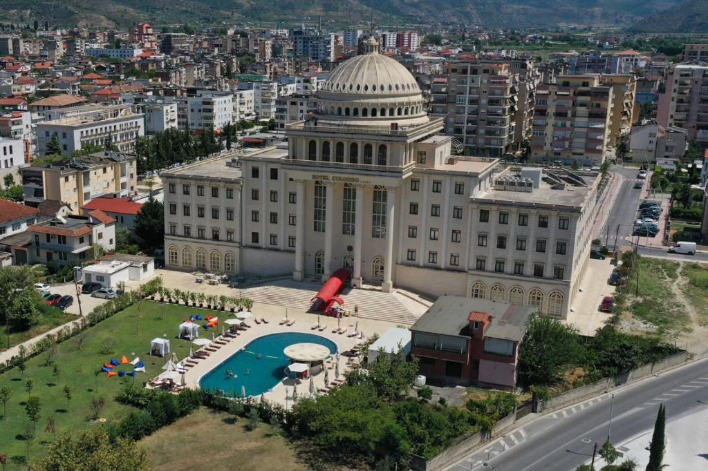 Басейн в Hotel Colombo або поблизу