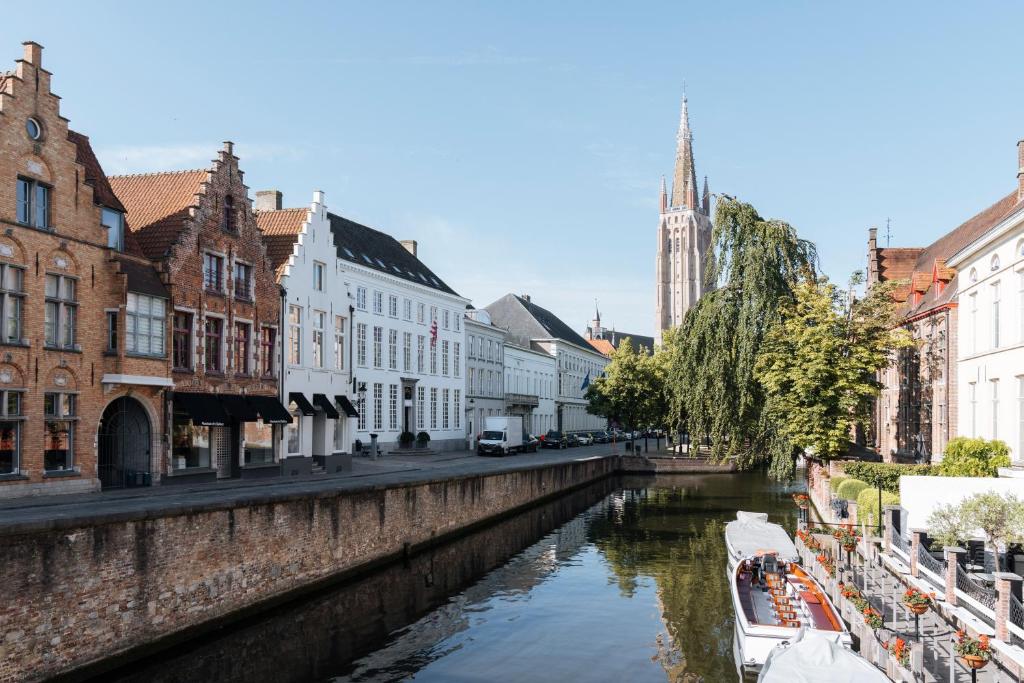 Pemandangan umum Brugge atau pemandangan kota yang diambil dari hotel