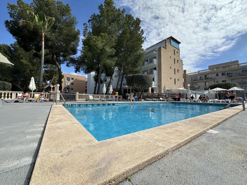 A piscina localizada em BLUESEA Costa Verde ou nos arredores