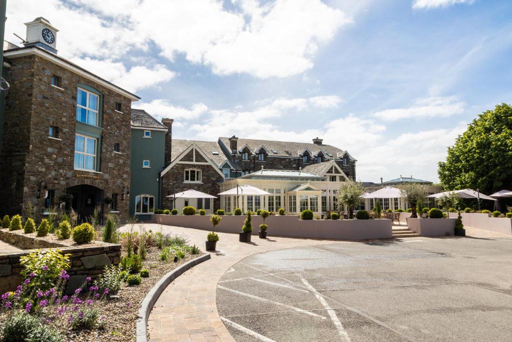 an exterior view of a building with a courtyard at Killarney Heights Hotel in Killarney