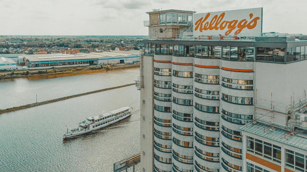 Tanawin ng ilog na umaagos malapit sa hotel