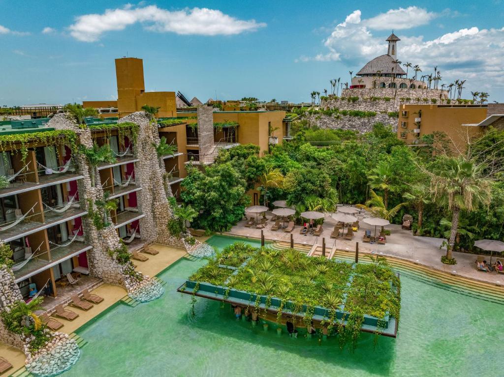 Bazen u ili blizu objekta Hotel Xcaret Mexico All Parks All Fun Inclusive