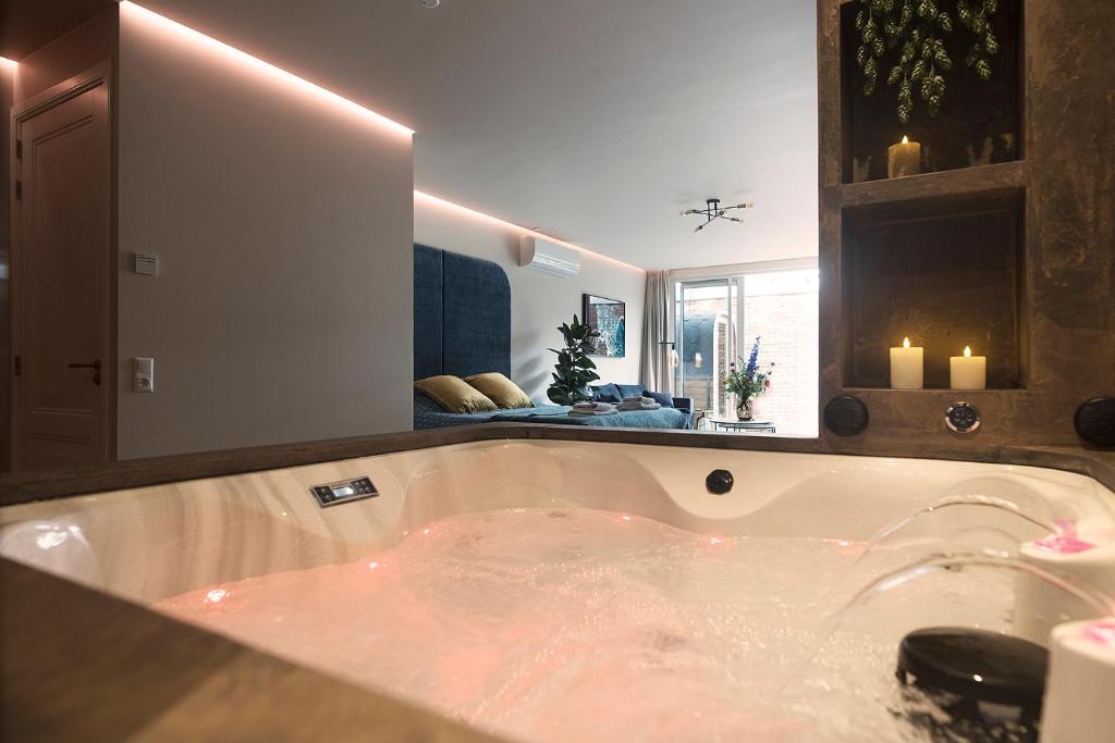 Suite elegance Scheveningen tesisinde bir banyo