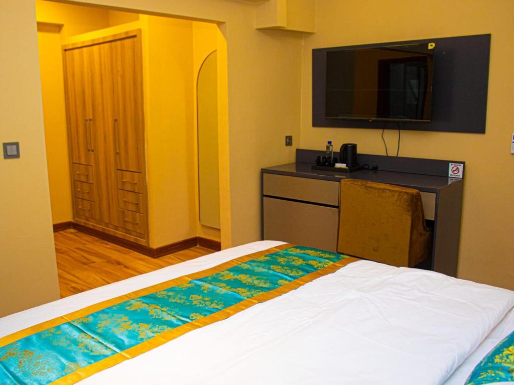 A bed or beds in a room at Taj mahal residencial