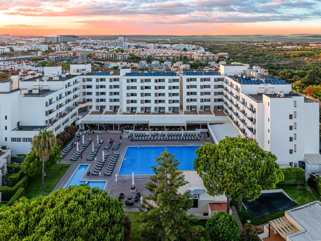 Poolen vid eller i närheten av Albufeira Sol Hotel & Spa