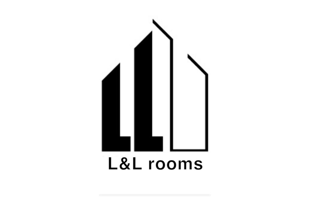 un logo bianco e nero per le camere di raffreddamento di L&L rooms a Maribor