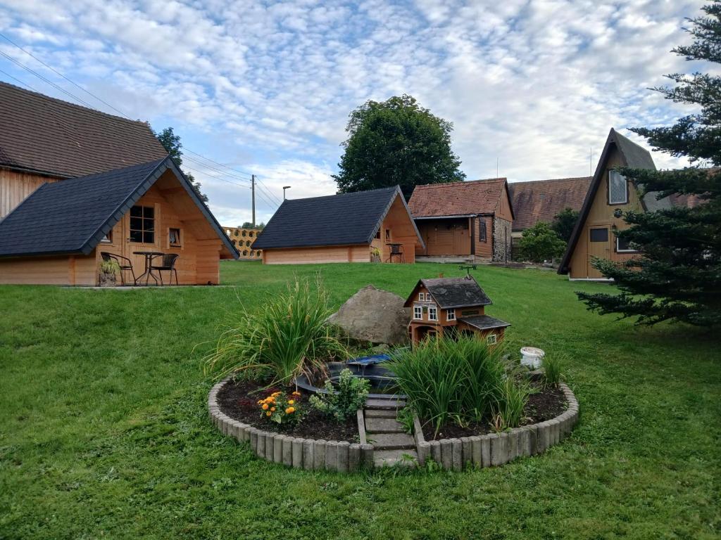 Jardí fora de Bei Zittau Ferienwohnung Frieda mit Camping und Biker Hütten am Zittauer Gebirge