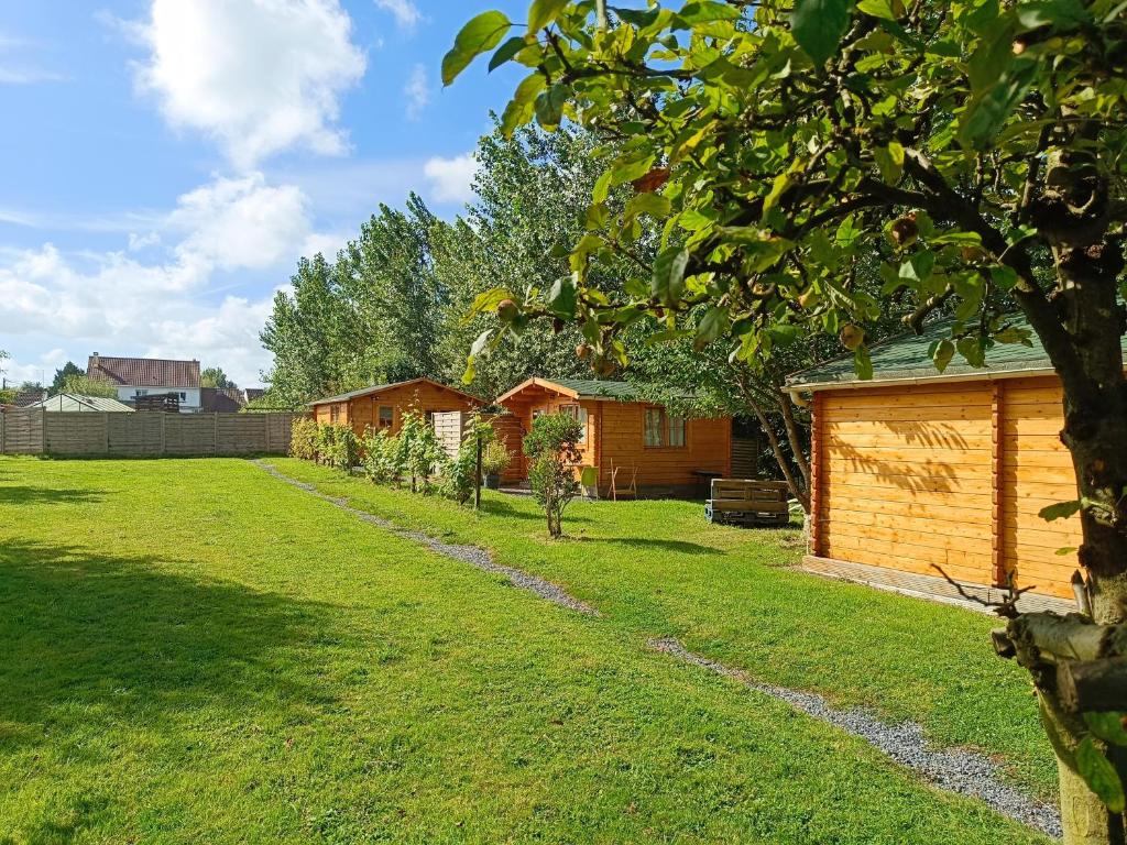 Gîtes entre mer et campagne, 3km de Berck les chalets du Fliers tesisinin dışında bir bahçe