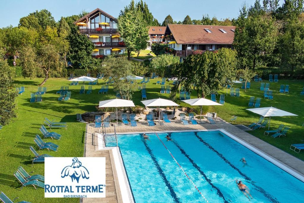 Baseinas apgyvendinimo įstaigoje Hotel Rottaler Hof arba netoliese