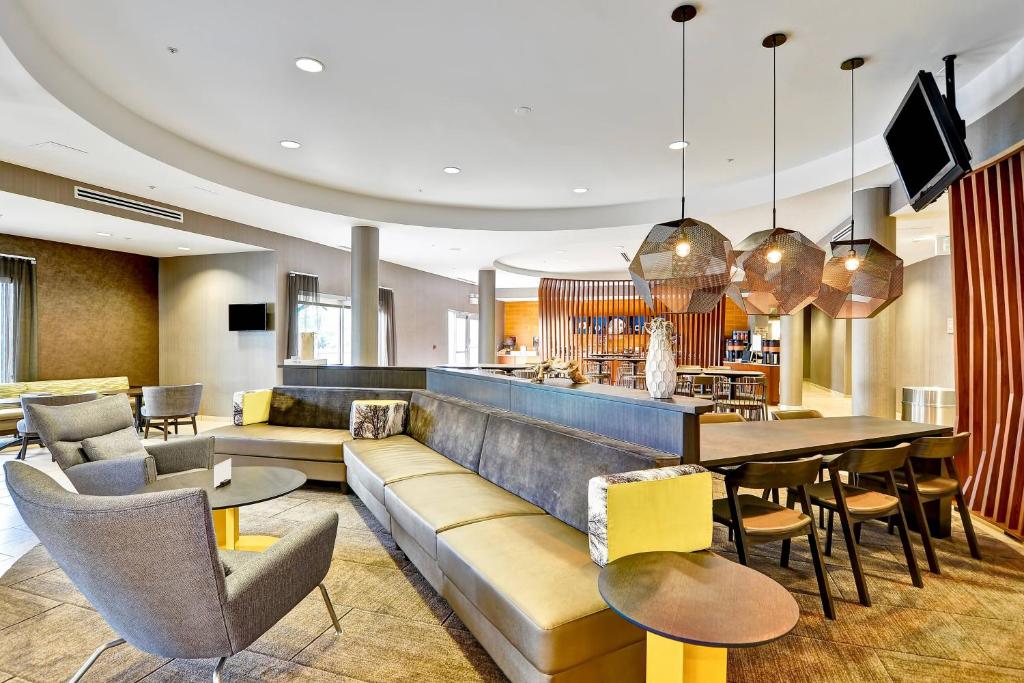 טלויזיה ו/או מרכז בידור ב-SpringHill Suites By Marriott Columbia Fort Meade Area