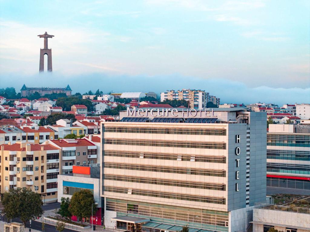 Vedere generală la Almada sau o vedere a orașului de la acest hotel