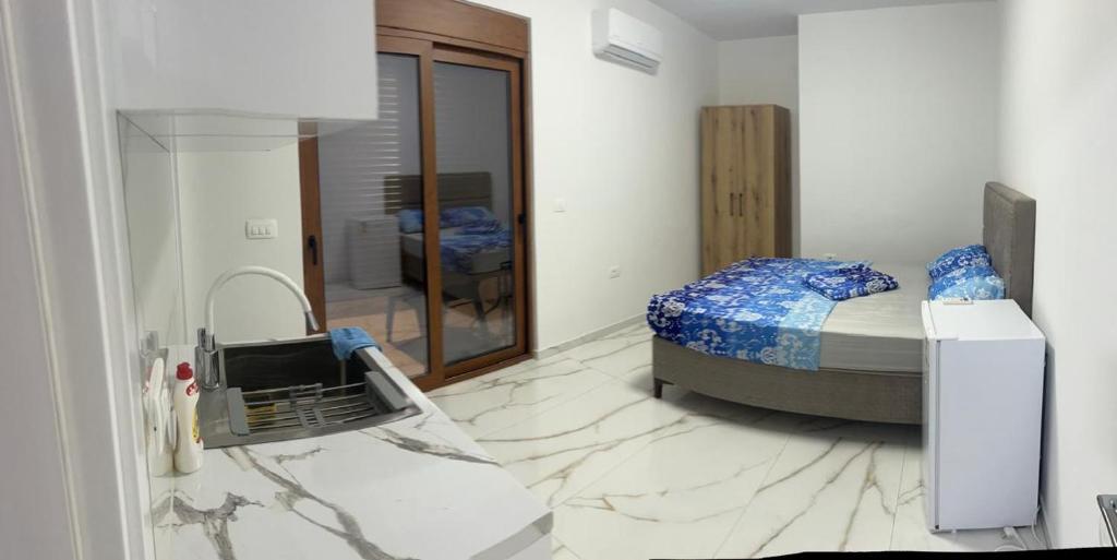 A bed or beds in a room at Kan&Dzan Apartmani