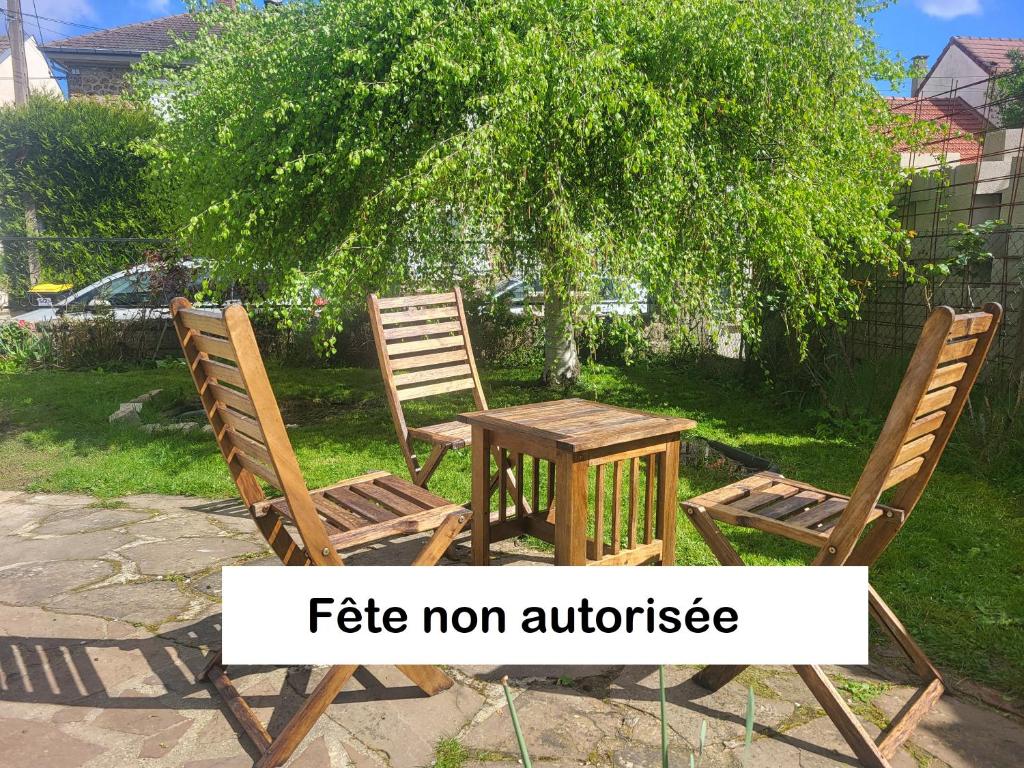 Nuotrauka iš apgyvendinimo įstaigos J1 St-Quentin-en -Yvelines Studio en Rez de jardin avec parking mieste Trapas galerijos