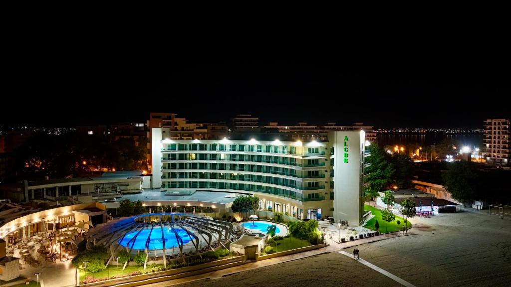 Kolam renang di atau di dekat Alcor Beach Hotel