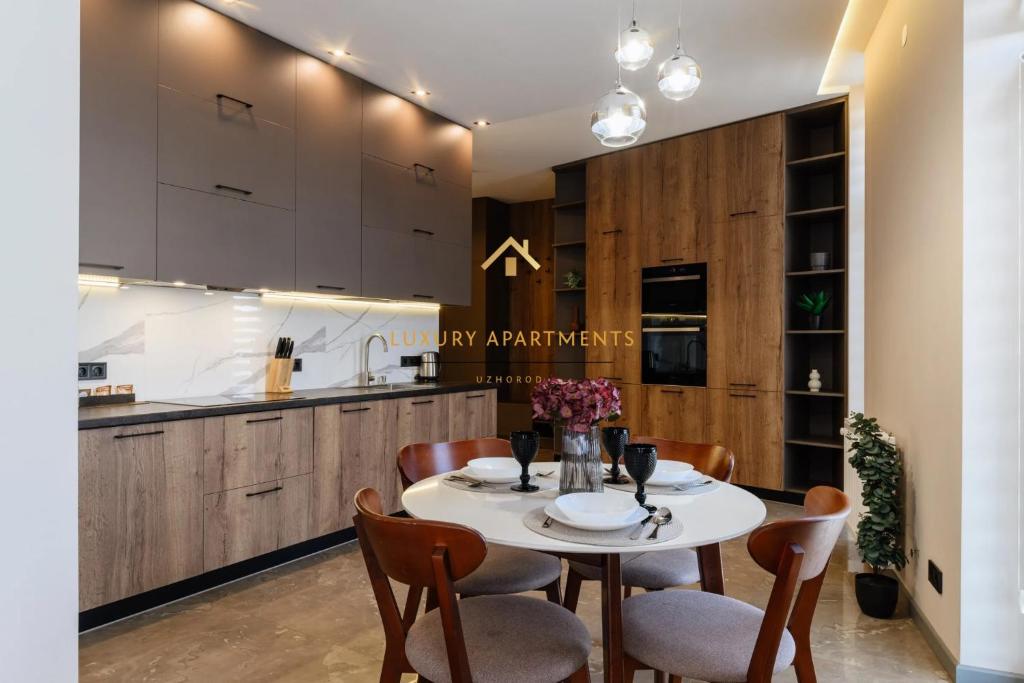 Dapur atau dapur kecil di Luxury Apartments Smart House