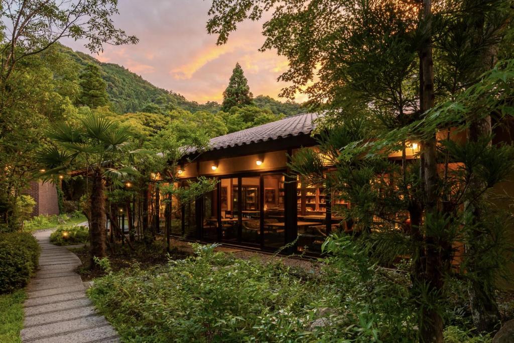 una casa in mezzo a una foresta di Arimasansoh Goshobessho a Kobe