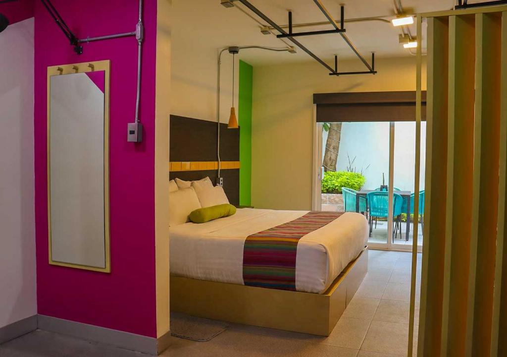 a bedroom with a bed with colorful walls at Estancias VIVE MX wtc in Mexico City