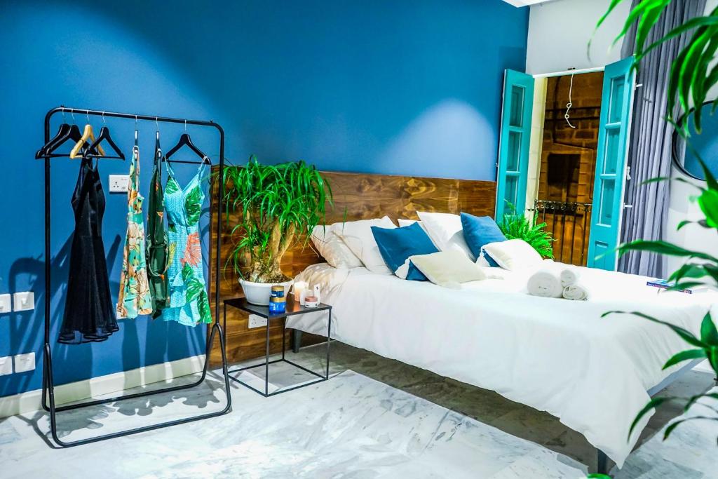 Giường trong phòng chung tại Valhalla Boutique Hotel