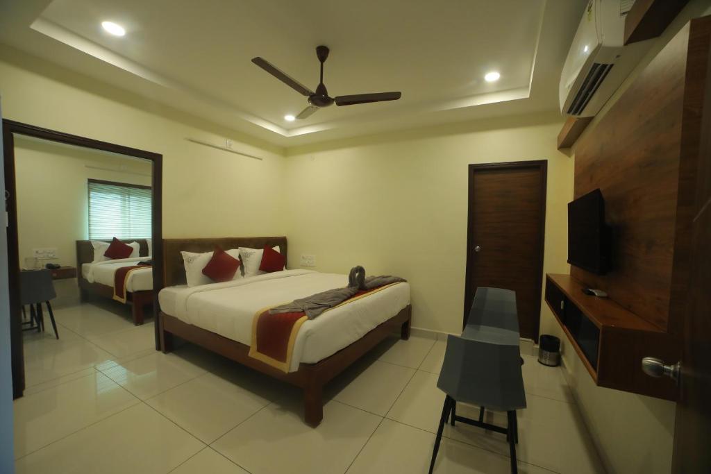 Giường trong phòng chung tại Hotel Roi Inn