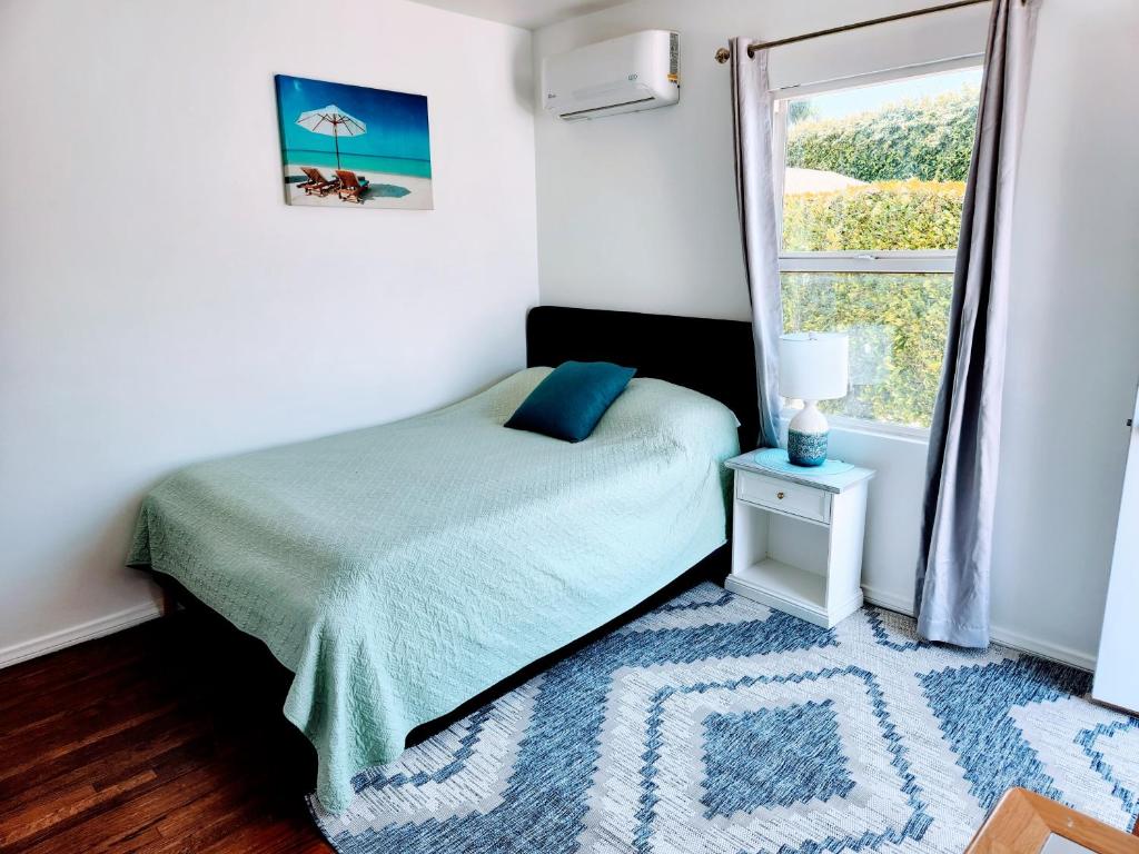 Легло или легла в стая в Studio, 5 minutes to Venice Beach Free Parking!