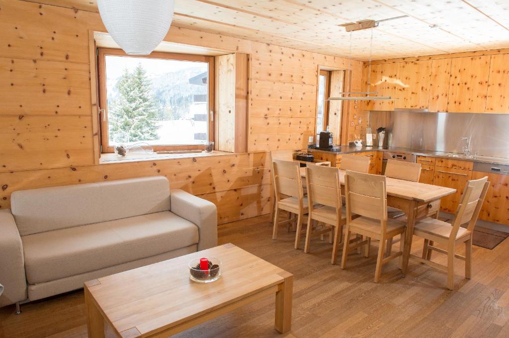 Зона вітальні в Family accommodation Oberbergstrassse for 5 persons Parpan