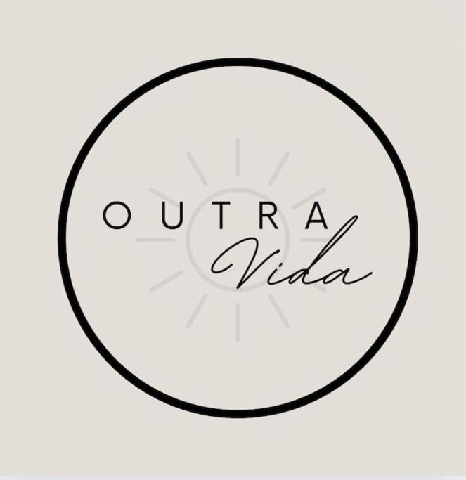 תעודה, פרס, שלט או מסמך אחר המוצג ב-Outra Vida