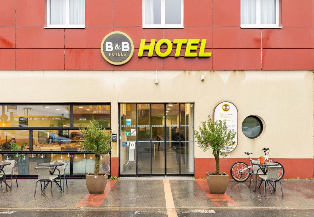 תעודה, פרס, שלט או מסמך אחר המוצג ב-B&B HOTEL Maubeuge-Louvroil