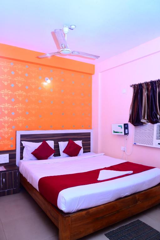 Voodi või voodid majutusasutuse Mor Hotel Krishna Residency-Restaurant- Wifi Facilities - Near PURI Sea Beach Best Selling & Best Choice of Travellers toas