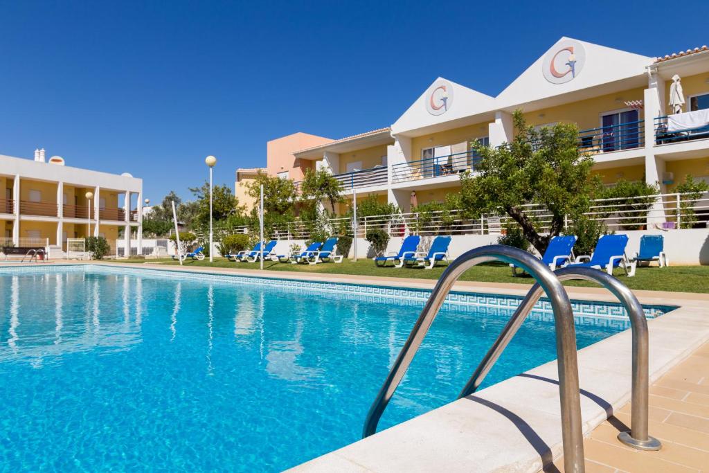 La alberca dentro o cerca de Albufeira Sunny Apartment 2 With Pool by Homing