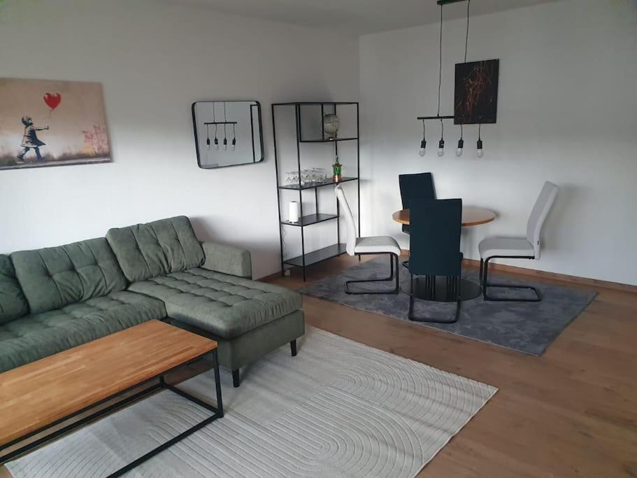 Χώρος καθιστικού στο Gemütliche 3-Zimmer-Wohnung mit TG-Stellplatz - Top-Lage in Karlsruhe