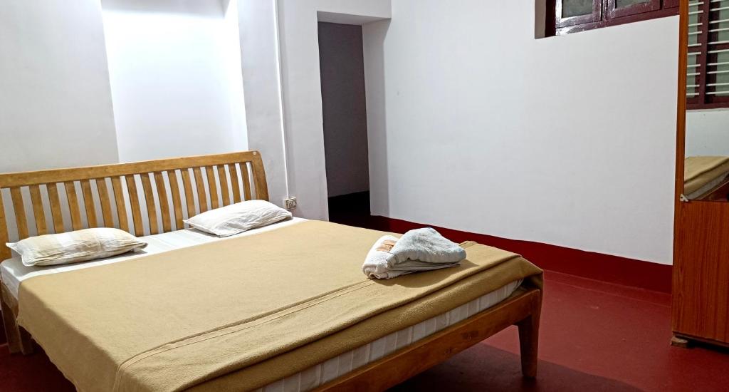 Una cama o camas en una habitación de O2 estate Stay Coorg