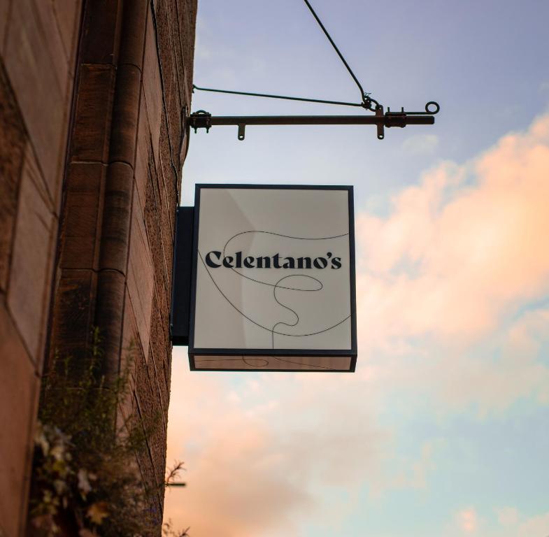 Сертифікат, нагорода, вивіска або інший документ, виставлений в Celentano's Restaurant with Rooms