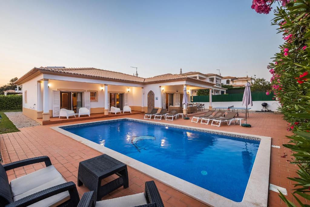 Басейн в или близо до Villa Ericeira by OCvillas