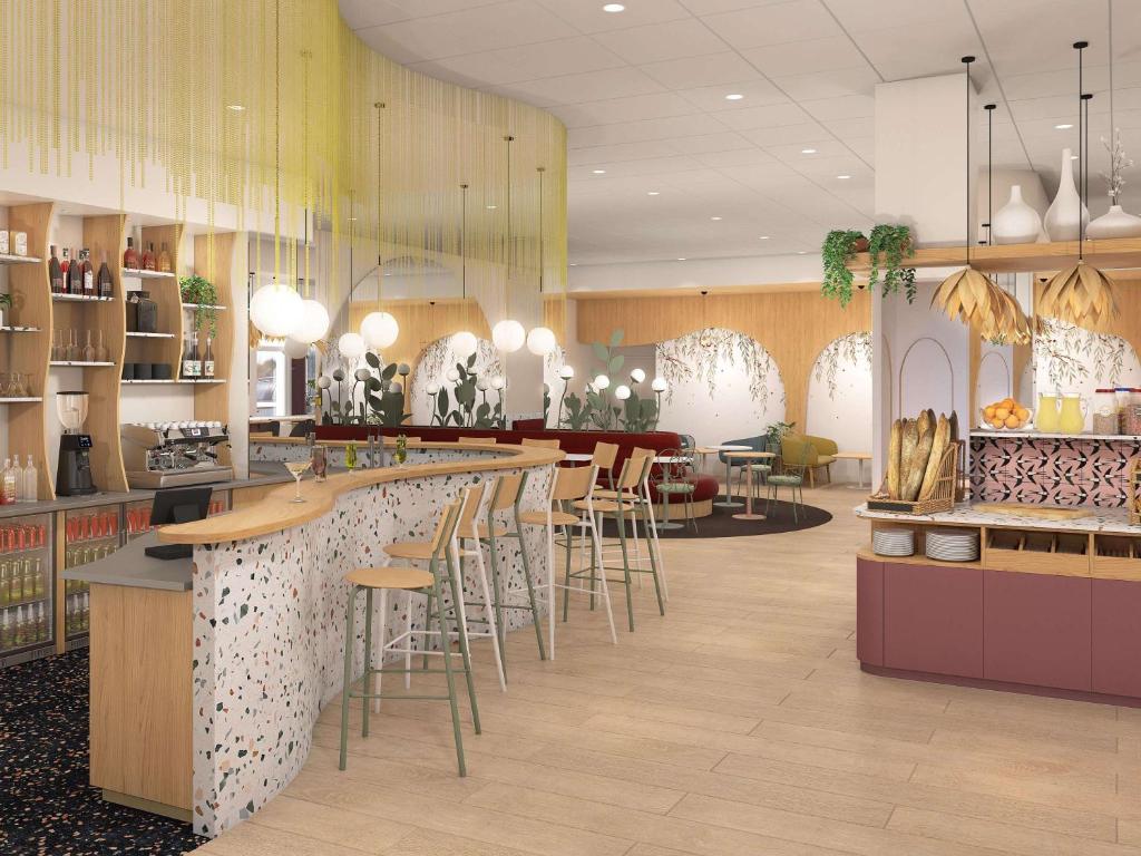 Um restaurante ou outro lugar para comer em Ibis Styles Strasbourg Centre République