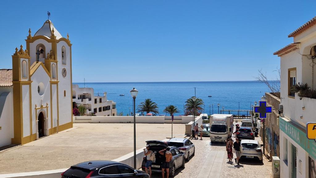 Uma vista do mar tirada do apartamento