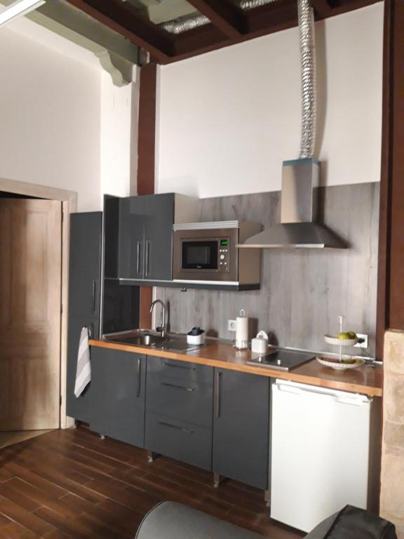 Una cocina o kitchenette en The Green Balcony