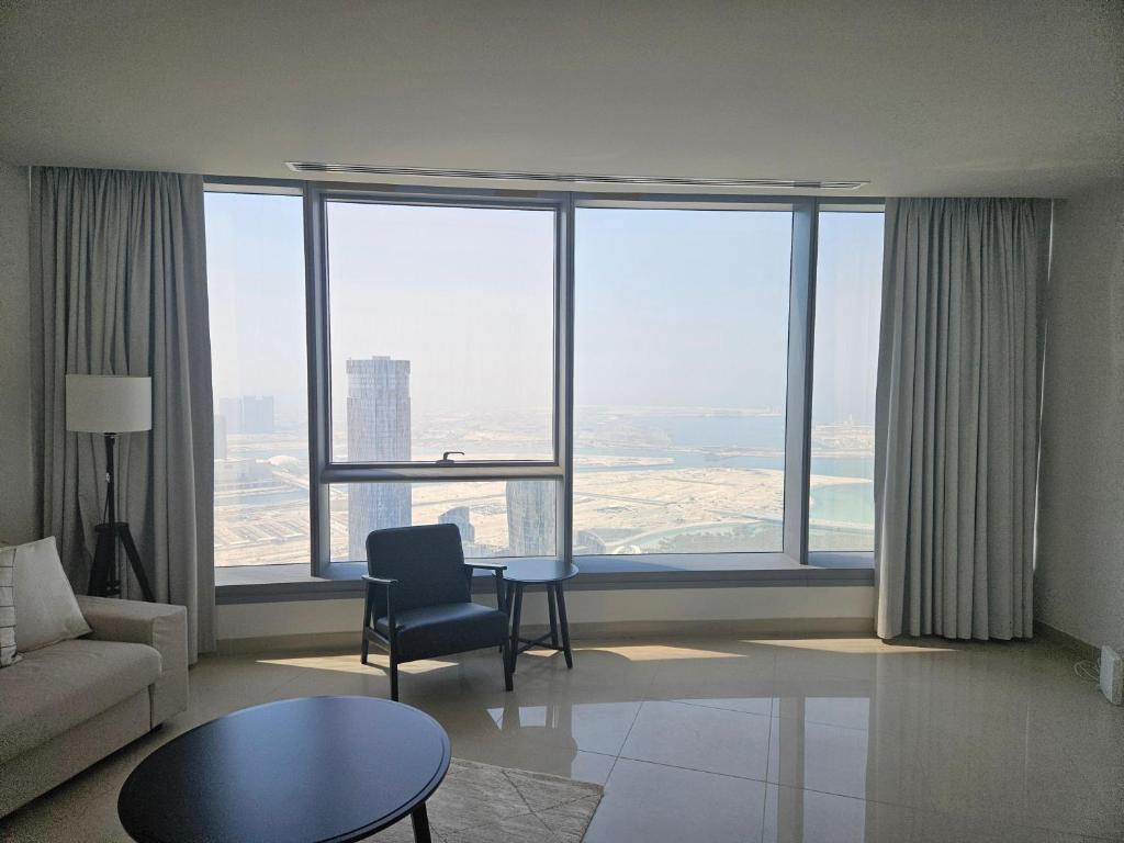 Khu vực ghế ngồi tại C-Suite Views at Al Reem and Al Maryah Island