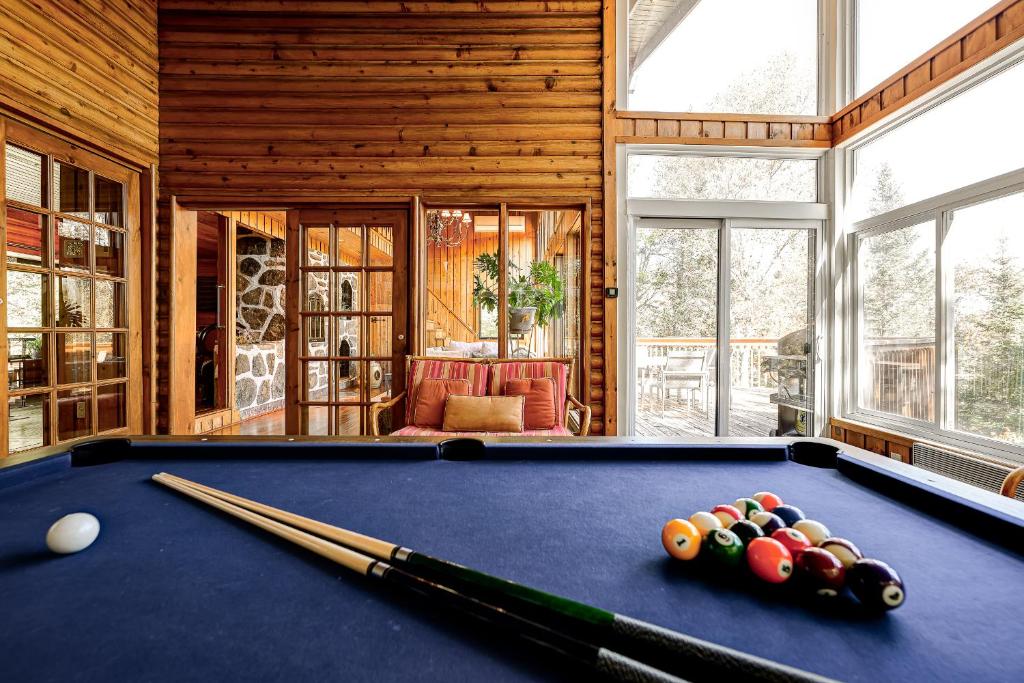 Chalet Suisse, SPA, Billard, Ski et Montagne 당구 시설