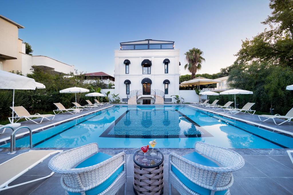 Piscina de la sau aproape de Onyour Dreams Hotel Belek