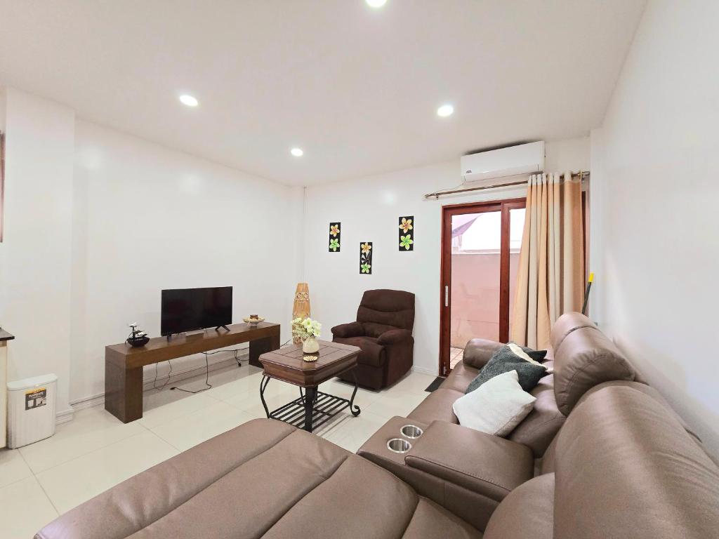 TV tai viihdekeskus majoituspaikassa Entire 1 Bedroom Apartment in Suva City Centre