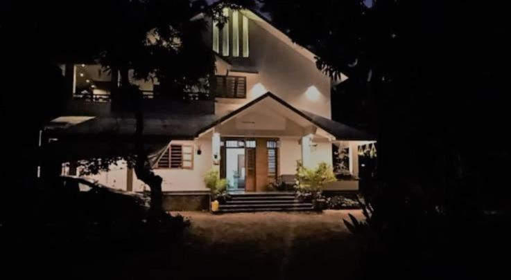 El edificio en el que está la habitación en casa particular