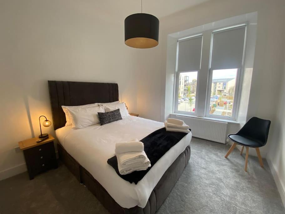 A bed or beds in a room at 4 Smithhills Central 2 bed sleeps 4