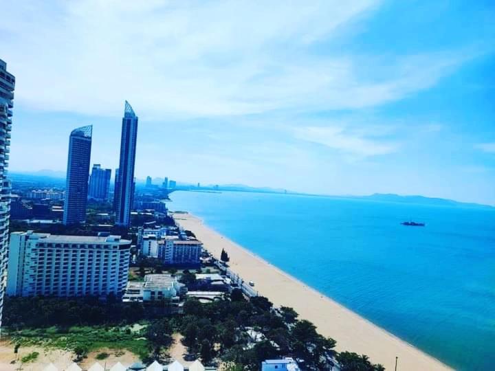 a view of a beach with buildings and the ocean at 1bedroom seaview ห้องวิวทะเล ชั้น28 premium highfloorวิ in Jomtien Beach