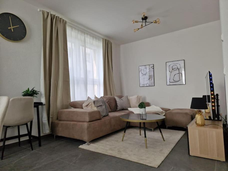 Exclusives, urbanes 3-Zimmer Appartement tesisinde bir oturma alanı