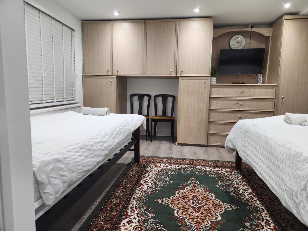 A bed or beds in a room at The London En-Suite