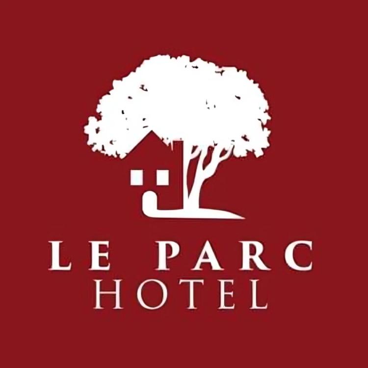 リマにあるLe Parc Hotelの木の宿のロゴ