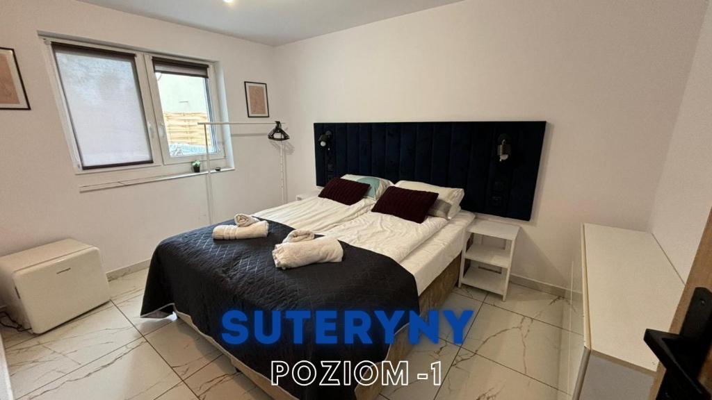 A bed or beds in a room at Poziom -1