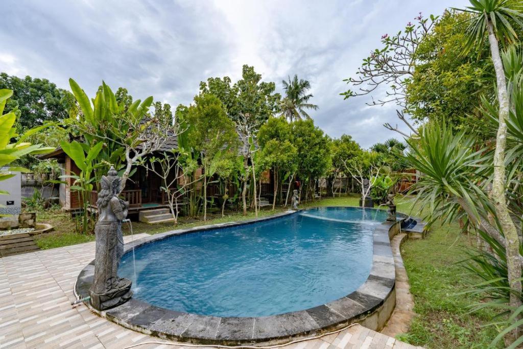 Poolen vid eller i närheten av Raira's Villas Lembongan