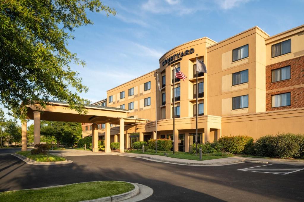 ein Rendering der Hampton Inn Suiten Niagarafas am See in der Unterkunft Courtyard Richmond North/Glen Allen in Richmond