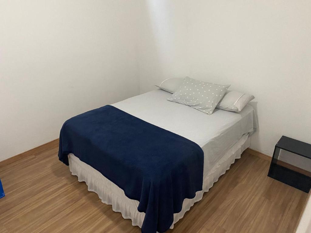 Una cama o camas en una habitación de Villa Fátima Hostel GRU